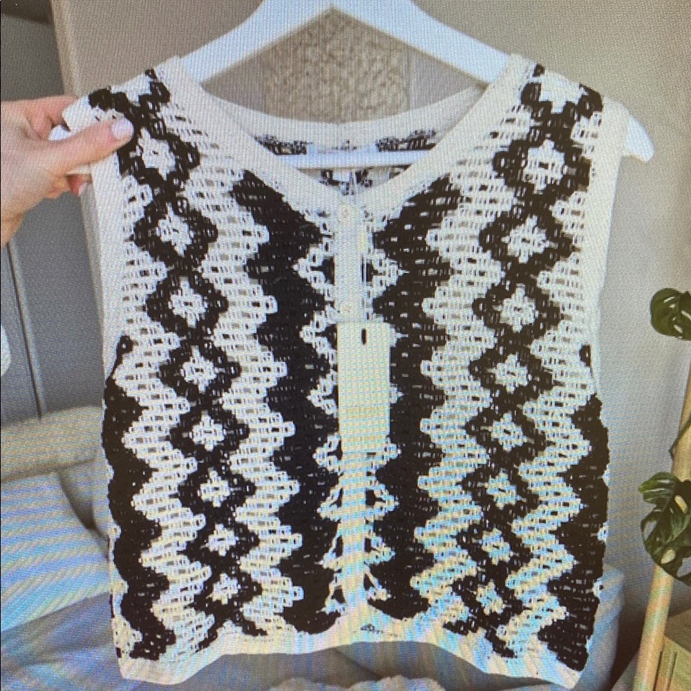 Black and White Knit Sleeveless Top